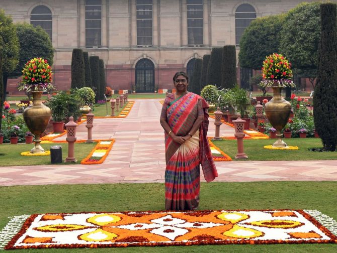 Mughal Garden (Amrit Udyan) 2023 – Online Tickets Booking, Entry Price & Timing