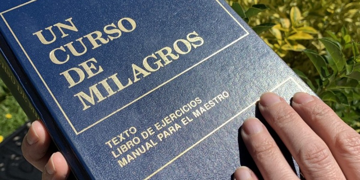¿QUÉ ES UN CURSO DE MILAGROS?