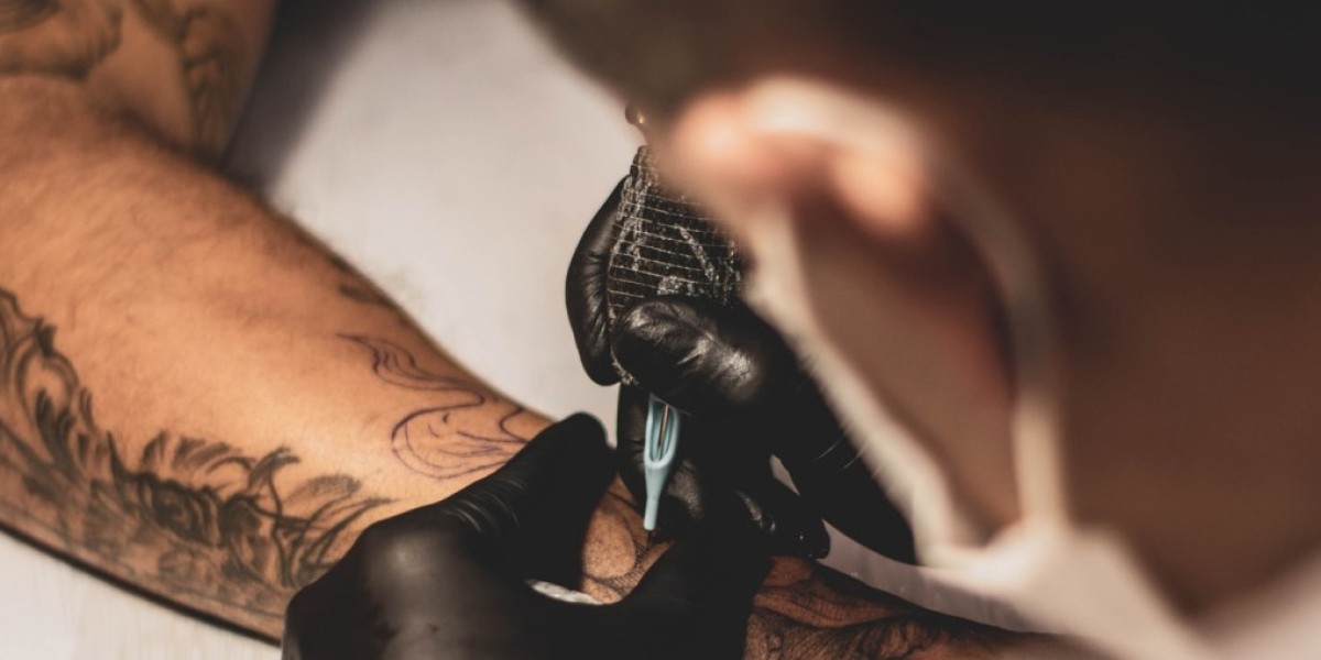 Minimize Blistering Risks: 5 Common Mistakes to Avoid in Tattoo Post-care