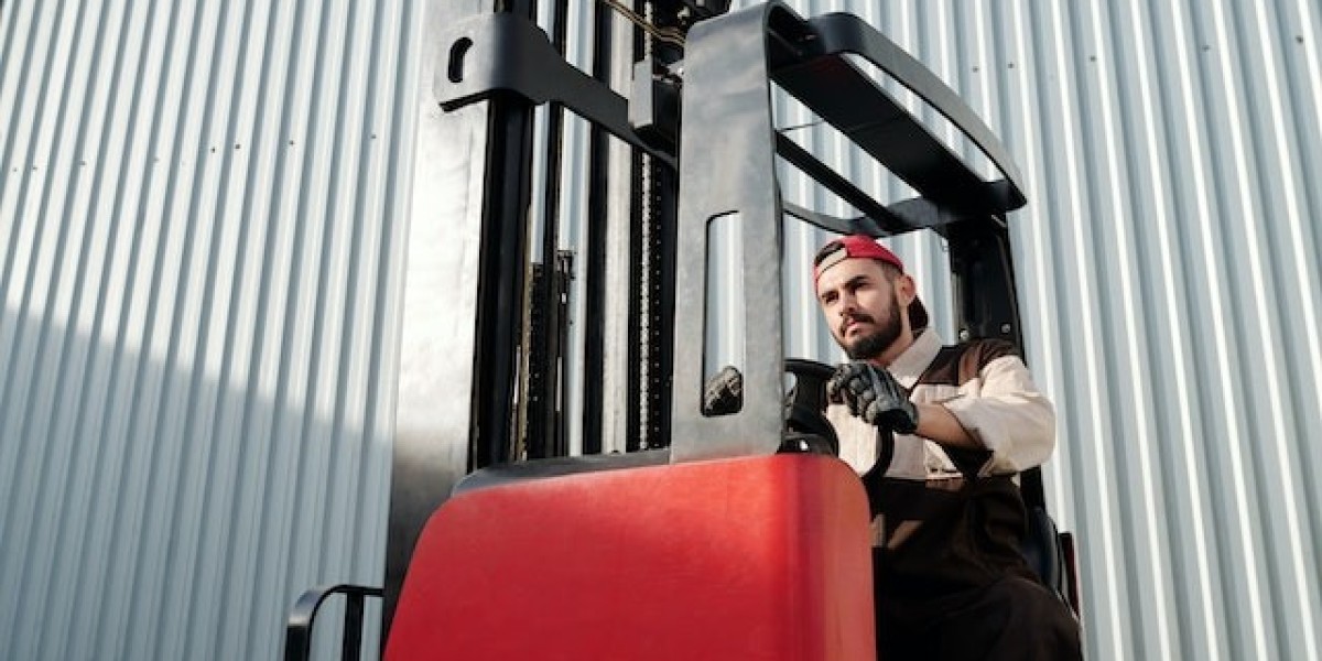 Advancing Skills Virtually: Forklift Training Online in Canada and Overhead Crane Training