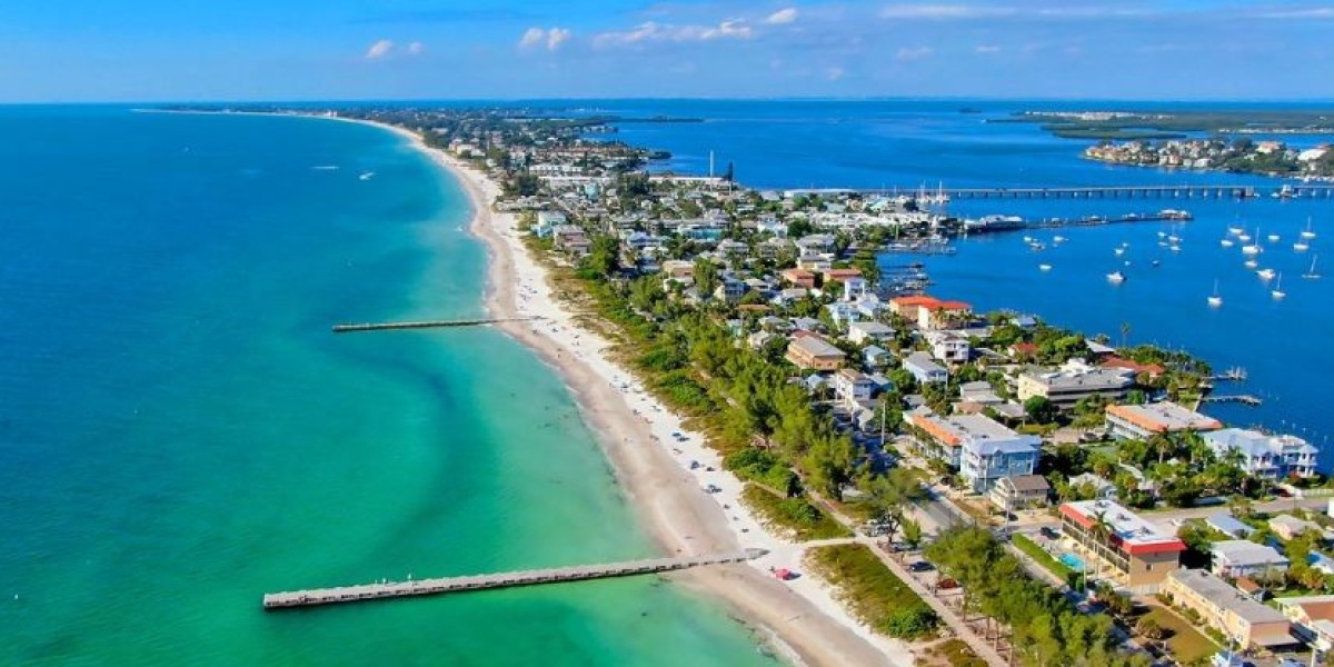 closest airport to anna maria island