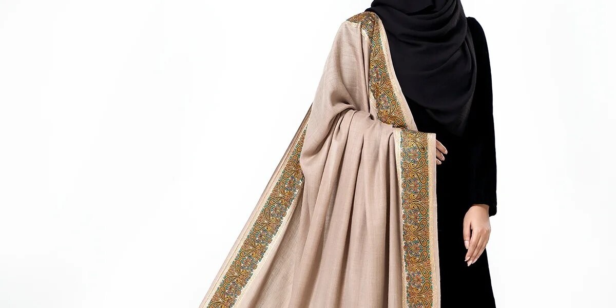 From Casual to Formal: How to Choose the Perfect Shawl or Stole for Women's Outfits
