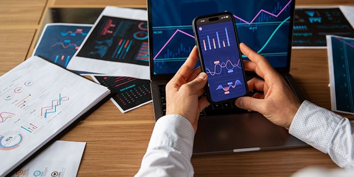 Navigating Beginner Trading: Choosing the Right Platform and Expertise in Dubai