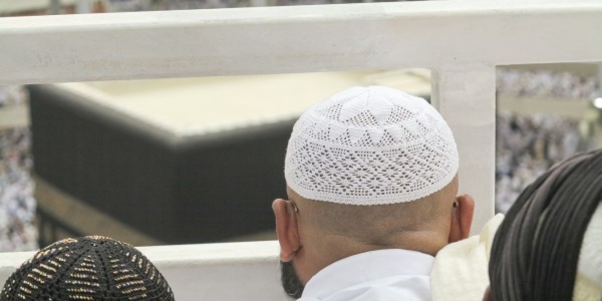 Are there any special considerations for female travelers in Umrah packages?